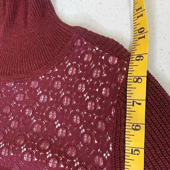 SIMPLY VERA Vera Wang Mock Layer Shirt Turtle Neck Laced Sweater Size M Burgundy - Picture 8 of 14